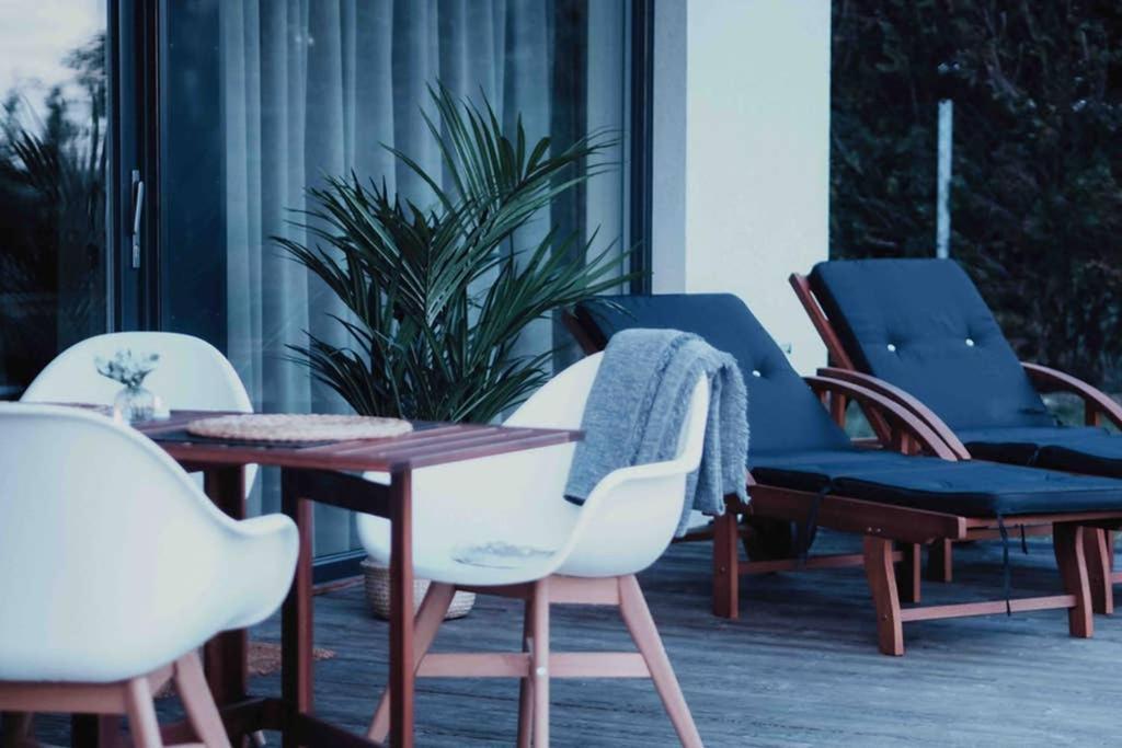 Seeblick & Terrasse! Moderne 96qm Apartment Grossraeschen